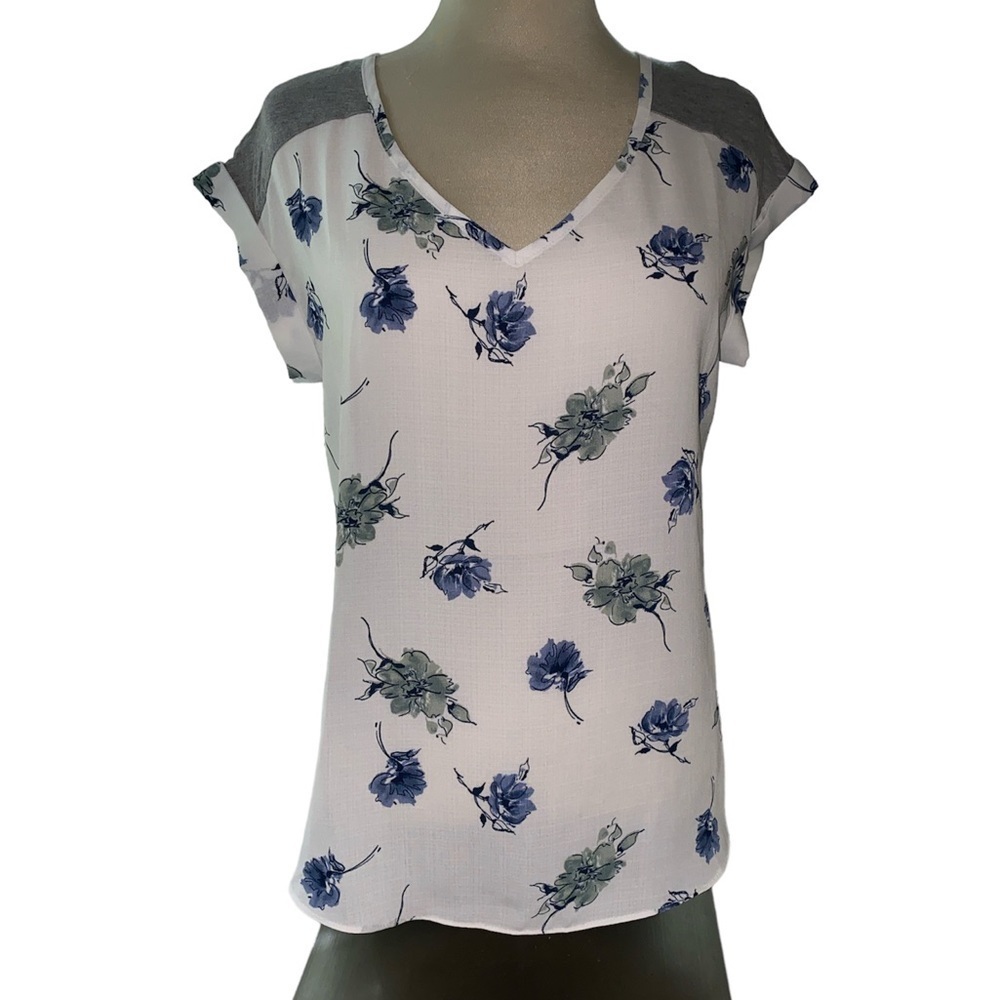 Fortune + Ivy blouse short sleeve deep V-neckline open back with tie size small